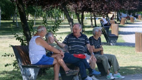 ОБЕЗБЕЂЕН НОВАЦ ЗА ПОМОЋ ПЕНЗИОНЕРИМА: Директор ПИО Фонда открива када креће исплата